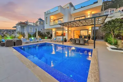 Image de Stylish 4 Bedroom villa in Kalkan, Private Pool, great sea views