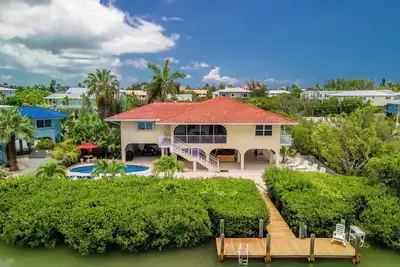 Image de Primaceria on Sombrero 4 Bed 3 Bath in exclusive Sombrero Beach area, Included 30 ft dock