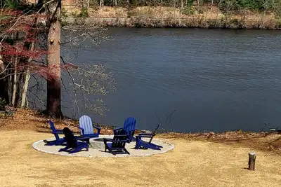 Image de The Bungalow at Eagleville Lake \nUnder 3 miles to Uconn!