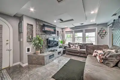 Image de Pittsburgh Home w\/ Pool, Fire Pit + Game Room