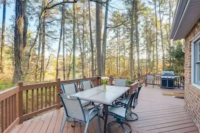 Image de Peaceful Waterfront Durham Retreat w/ Huge Deck!