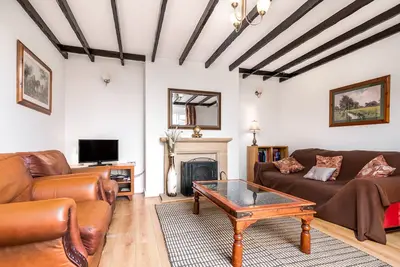Image de Peaceful seaside retreat near Sandsend, in the grounds of a Victorian hotel