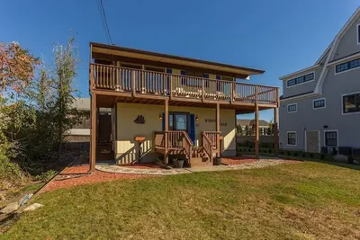 Utmost inviting and meticulously maintained cottage with reverse living open concept setup