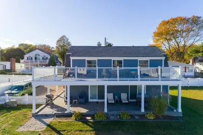4 Bedroom home with 2 separate living quarters overlooking Long Sands Beach.