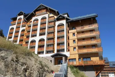 Image de 8ème étage, vue montagne, balcon, parking, télévision, casier à ski, 38m², Les 2 Alpes
