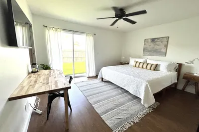 Image de Family-friendly home near Downtown, Stadium, & Beaches.