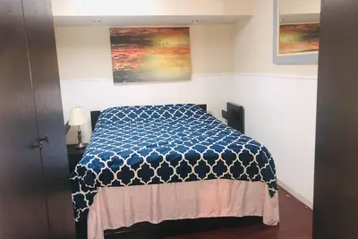 Image de Austin Cove near subway, all shops, restaurants!