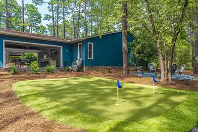 Image de Gorgeous 3 Bedroom Home with Putting Green and Bar