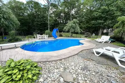 Image de The Secluded Pocono Retreat w/ Private Pool & Hot Tub