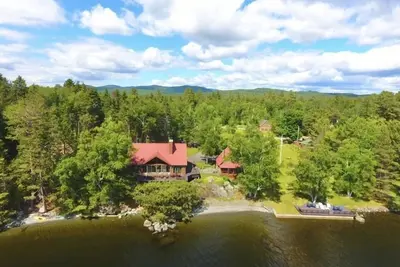 Image de The Dunn Main House - Gorgeous home on Mooselookmeguntic Lake