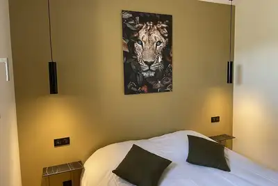 Image de Les pins qui chuchotent - Le raffiné