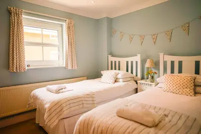 Image de 9 Solent Landing - a family friendly house that sleeps 6 guests in 3 bedrooms