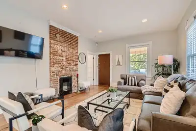 Image de Spacious private home in Lohi, Great Location, Large Backyard, Gameroom, Garage