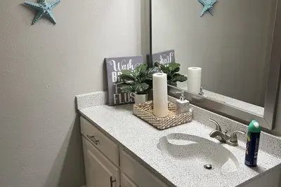 Image de 5 minutes from At&T stadium and Six flags