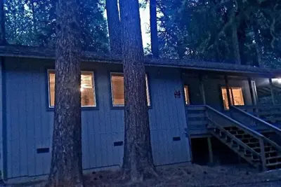 Image de Stylish, light filled, cottage in the trees, Tahoe close.