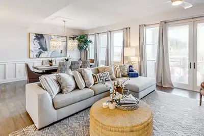 Gorgeous, updated condo with balconies, pool, & great location near 30a