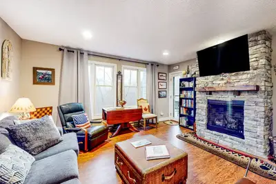 Image de Beautiful home close to outdoor activities with WiFi, private washer/dryer, deck