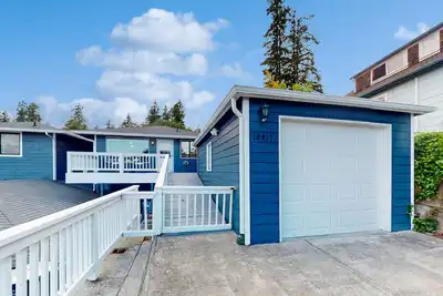 Image de Charming condo with bay views, 2 kayaks, free WiFi & steps from the waterfront