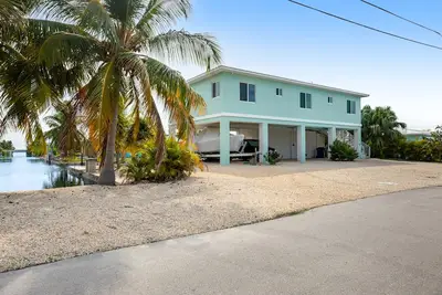 Image de Waterfront home with boat dock, 2 kayaks, 2 bikes, Ac & W/D - dog-friendly
