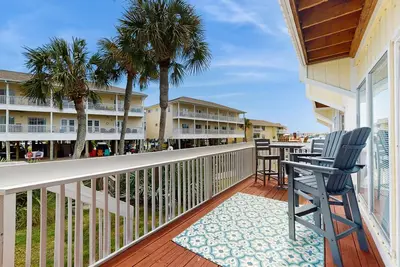 Image de Dog-friendly condo on the canal with 5 pools, 3 hot tubs & private beach access