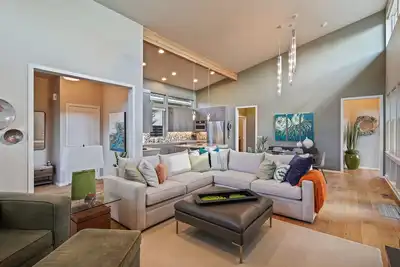 Image de Nwx Discover - One Block to Discovery Park, Gorgeous Home, Hot Tub