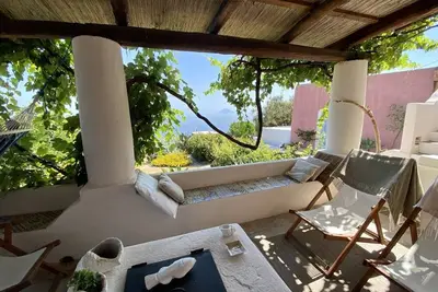 Image de Charming villa in Salina Capo Faro- dream sunset -
