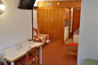 Image de Studio confortable à la montagne skis aux pieds avec balcon