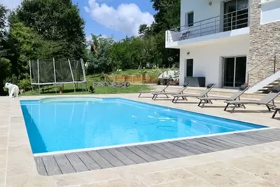 Image de Appartement de charme avec piscine au cœur du Pays Basque