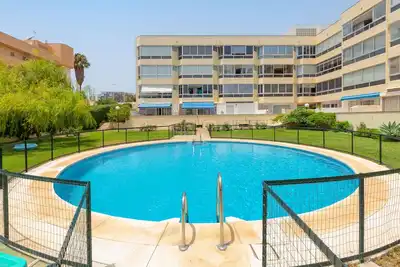 Image de Appartement \"Vista Marina\" avec vue sur la mer, piscine partagée et Wi-Fi.