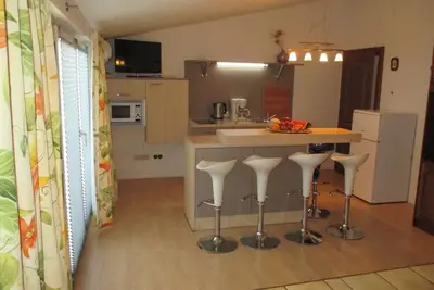 Image de Appartement de vacances Omiš pour 2 - 5 personnes avec 2 chambres à coucher - Logement de vacances d