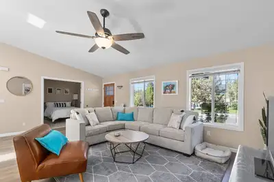 Image de Hot Tub ~ Fireplace ~ Brand New Furnishings ~ Dog Friendly