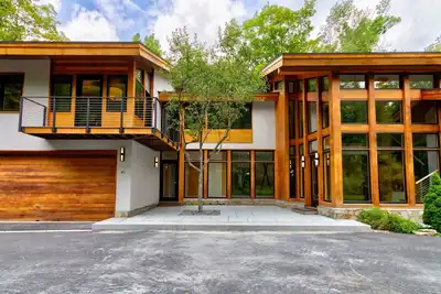 Image de Luxurious Modern Home Steps to Gondola & Village