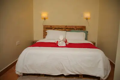 Image de Cozy, Rustic, One bedroom condo 5 minutes from Cbd