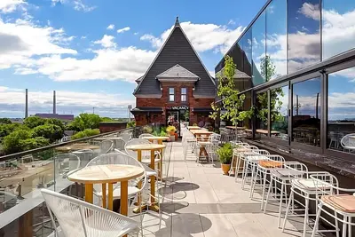 Image de In the Heart of Downtown! Rooftop Bar, Coffeehouse, Minutes to The Opera House