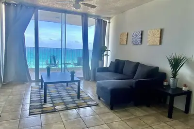 Image de Sunny Minimalist Apt + Ocean View + Pool + Fast Wifi