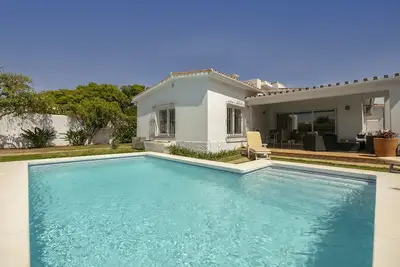 Stunning Spanish 3 bed villa, 2 minutes from the beach!