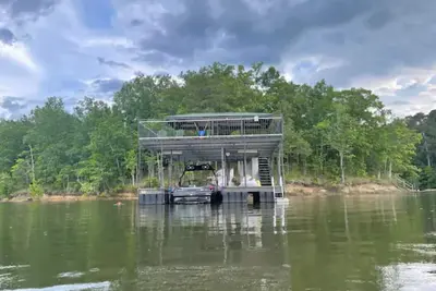 Image de Unwind with the whole family at this serene 5-bedroom cabin retreat