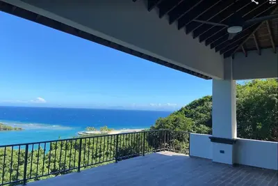 Image de Romantic spanish style home with ocean views in all rooms!