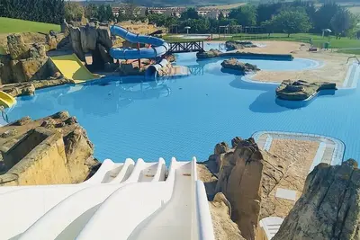 Image de Semi-detached house 6Kms from Logroño, with breakfast and pool! In wild nature.