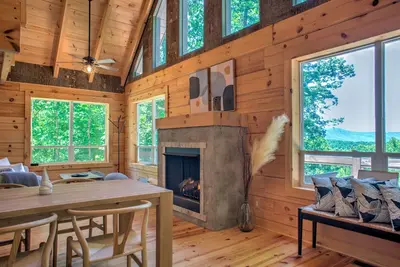 Image de Designer Log Cabin⛰️ Views + Biltmore Pass | Modern Luxury near Saluda