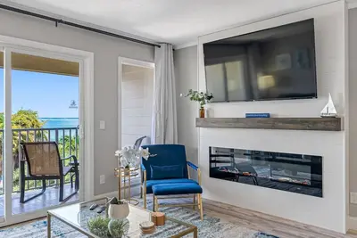 Image de Wake up to the ocean breeze! Sailport Resort Condo