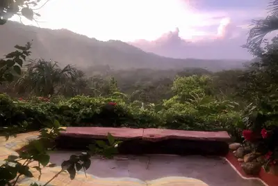 Image de Secluded Forest mountain cabana with magnificent view