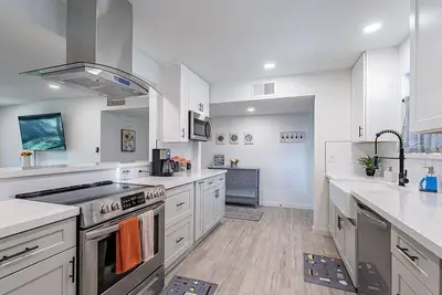 Beautifully remodeled house with King Suite near Old Town Scottsdale