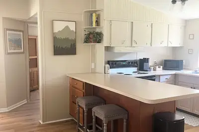 Image de Cozy 2br Cottage next door to Maclay State Park!