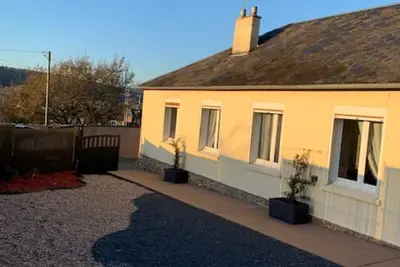 Image de pavillon proche de la forêt