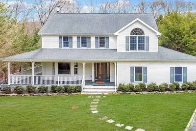 Image de Gorgeous 4 bed 3 bath home with Pool - walking distance to beach