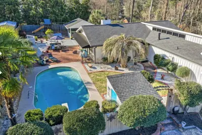 Image de Heated pool-Hot tub-Dog friendly-3 Living spaces- 5br; 4bath; 2mi to Master’s