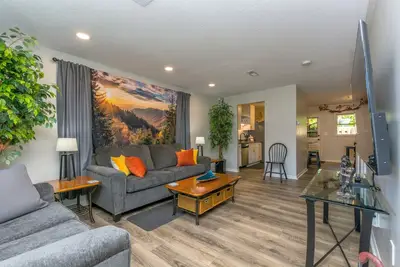 Image de Luxurious Townhome, Peace of Nature, King bed, Extended Stay