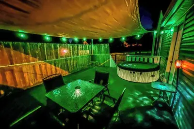 Image de Hot Tub Tiny Home Hideaway Near Horse Park and Ark