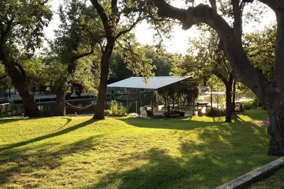 Image de Lake Lbj Water Front Cottage on River Canal 2 Boat Slips